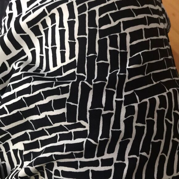 Ann Taylor black/white faux wrap w/ side tie top S - Picture 6 of 7